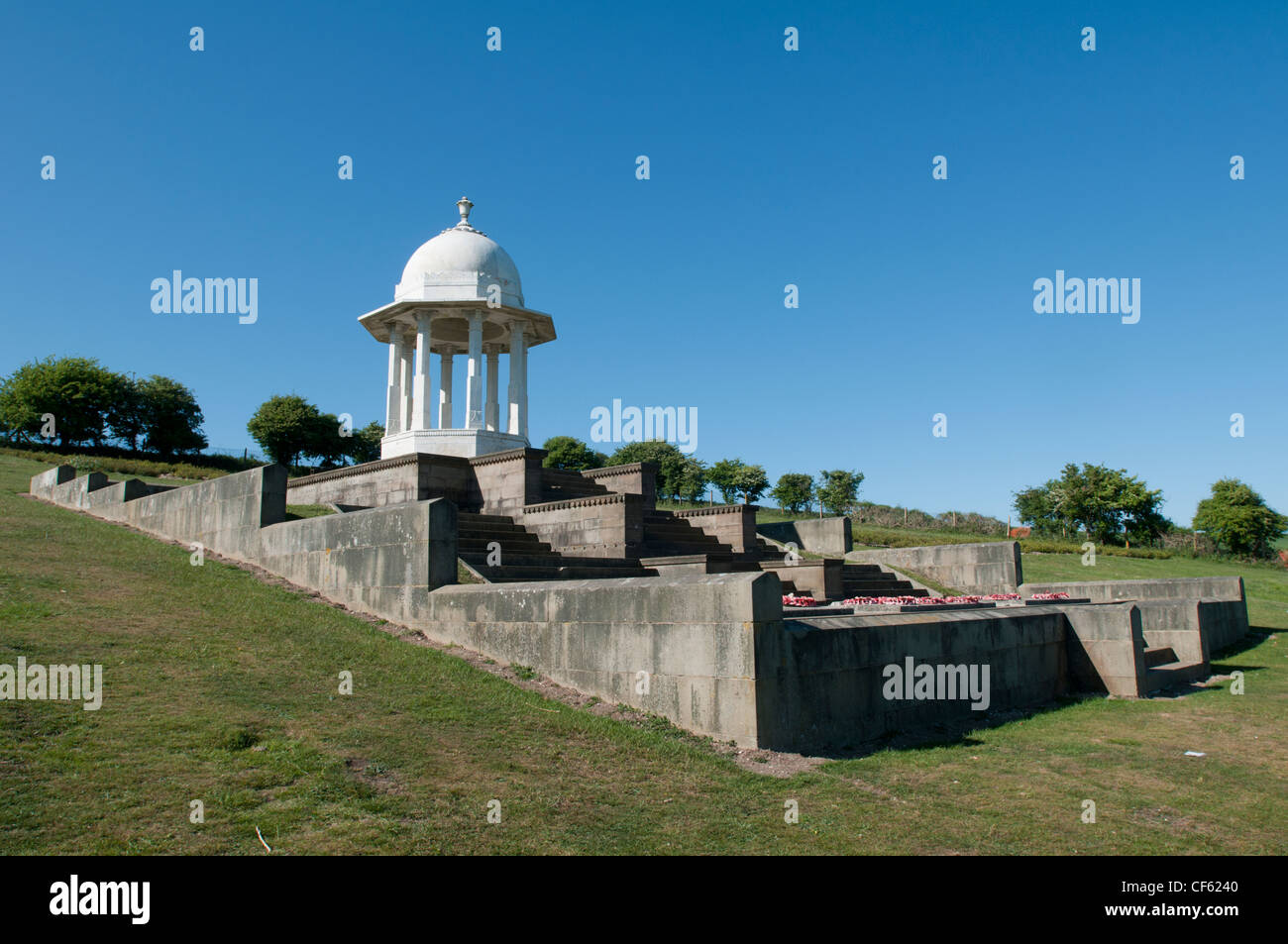 Il Chattri, un monumento nel South Downs dedicata alla memoria dei soldati indiani morti nella prima guerra mondiale. Foto Stock