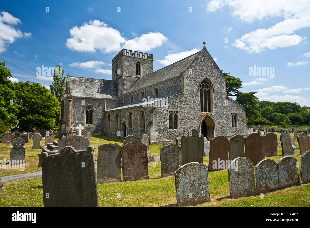 Chiesa di Santa Maria in grande Bedwyn. Sotto la chiesa sono i resti di una chiesa sassone risalente al 905annuncio. Foto Stock