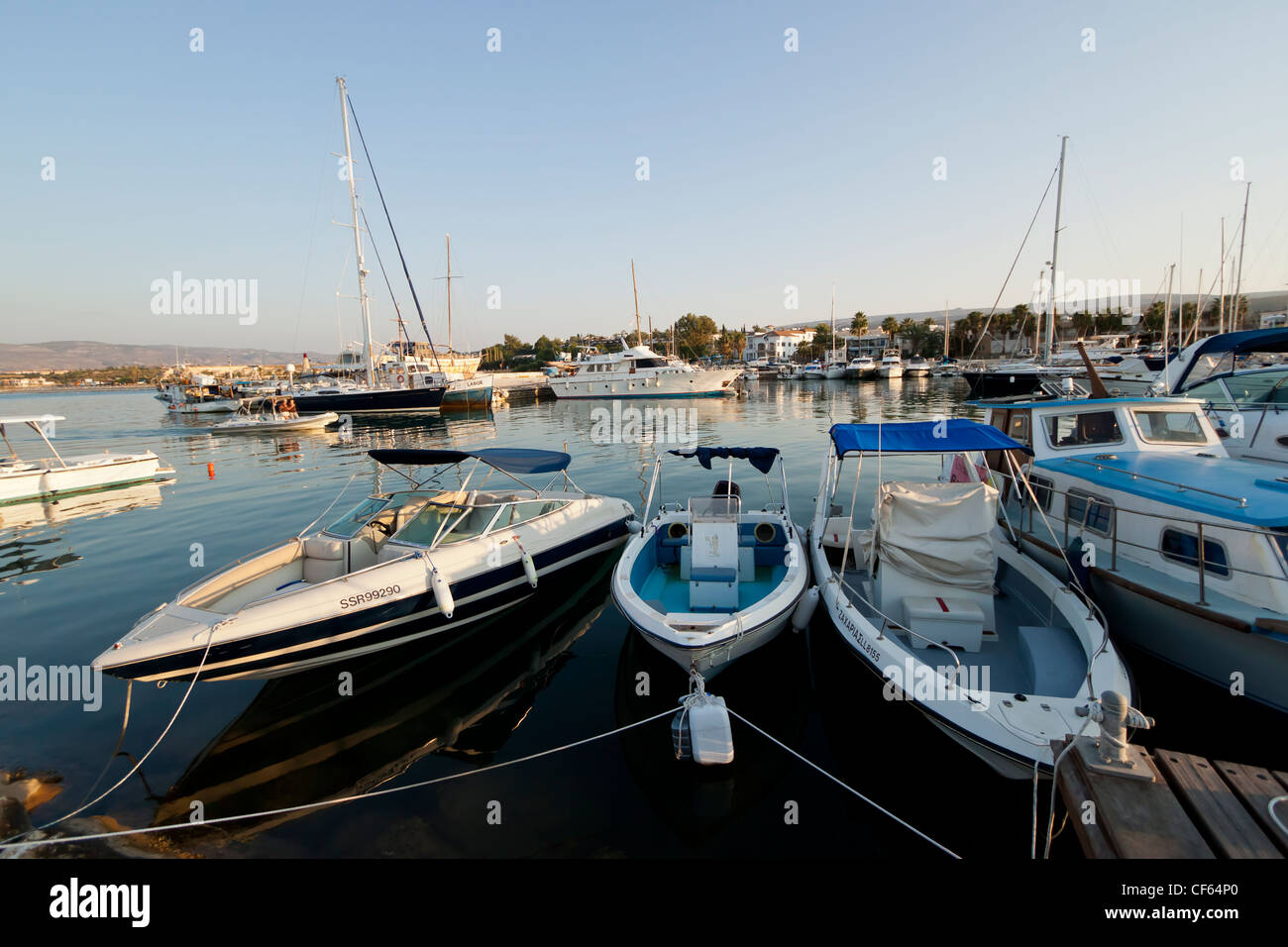 Imbarcazioni al porto di Latchi, area di Paphos, Cipro Foto Stock