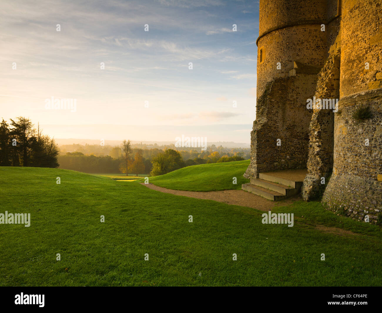 Il twin turrito gatehouse, tutto ciò che resta del Castello di Donnington, costruito da Richard Abberbury il sambuco nel 1386. Foto Stock