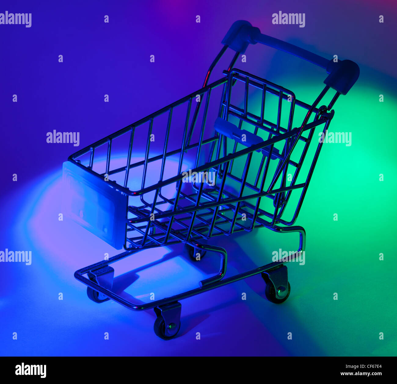 Studio shot del carrello in astratto di luce multicolore. Foto Stock