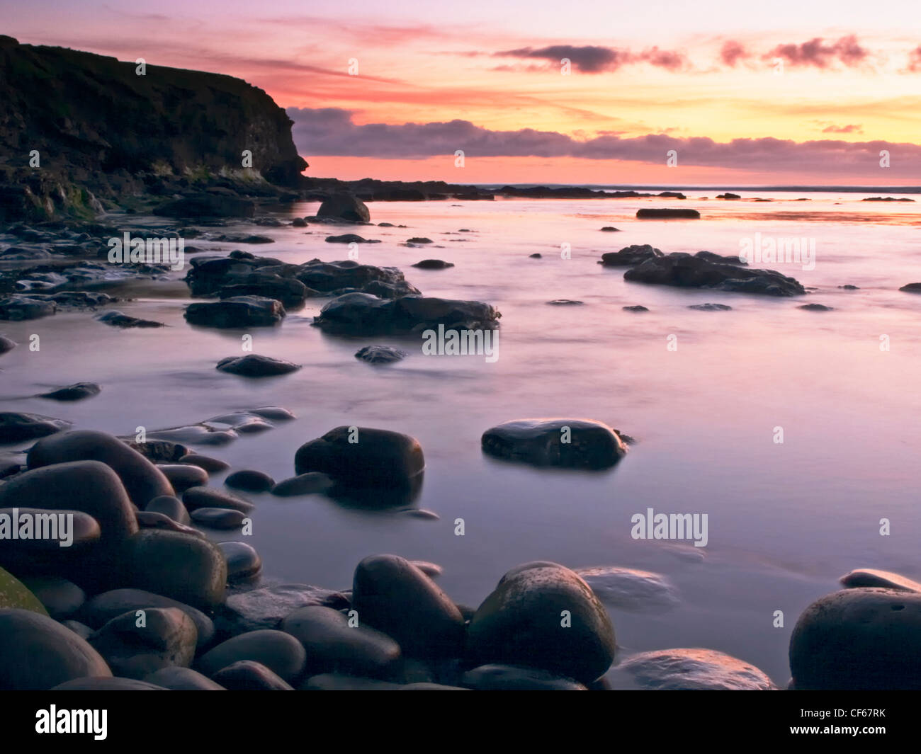 Sunset over Quilva Taing a Huxter sulle Isole Shetland. Foto Stock