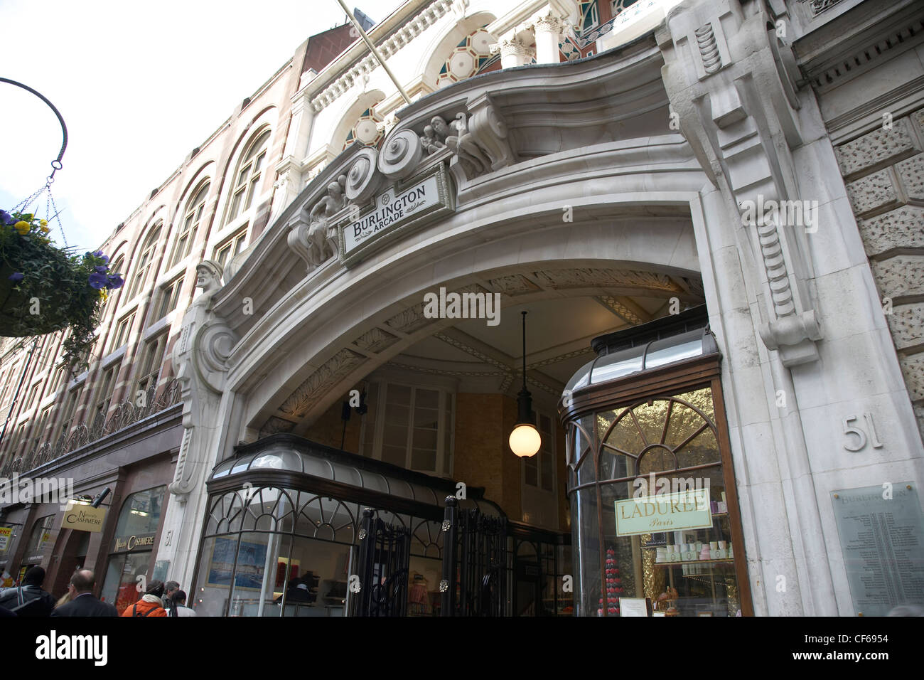 Vista esterna del Burlington Arcade di Piccadilly. Foto Stock