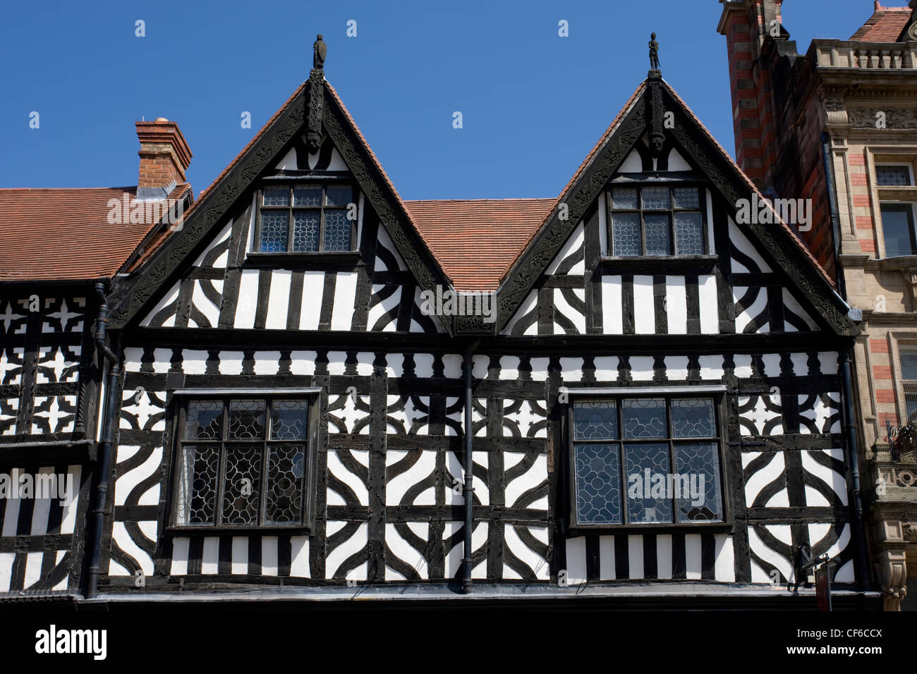 Architettura Tudor nella storica città mercato di Shrewsbury. Foto Stock