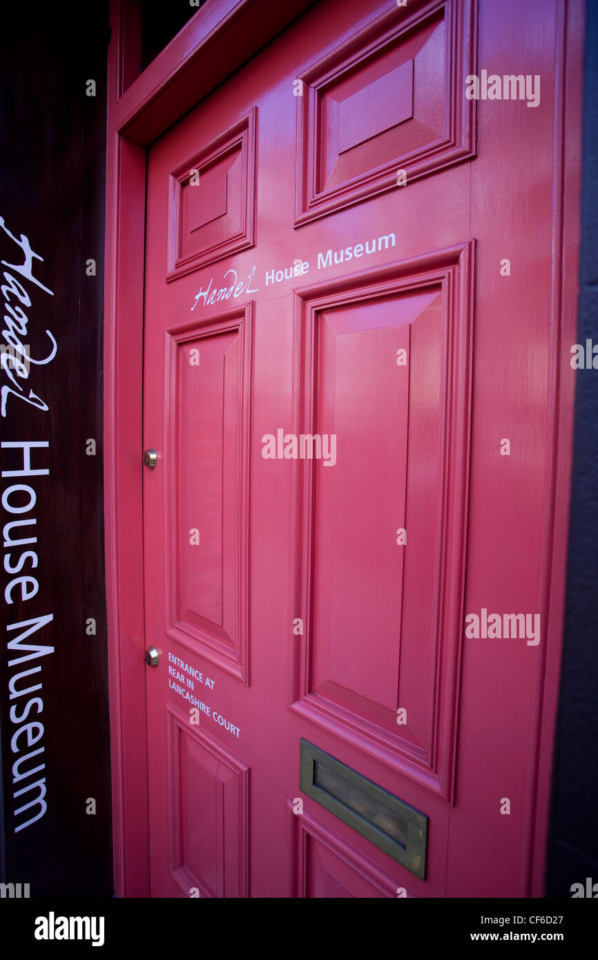 La porta di ingresso al Museo della Casa di Handel, casa del compositore barocco George Frideric Handel dal 1723 fino alla sua morte in 1 Foto Stock