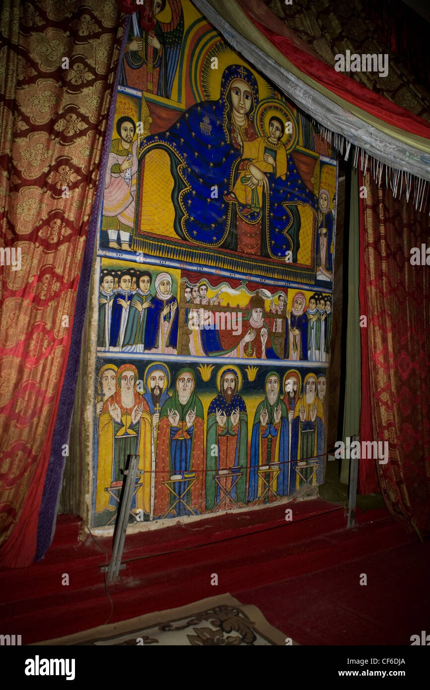 All'interno dipinti della vecchia chiesa di Santa Maria di Sion ad Axum o Aksum in Etiopia Foto Stock