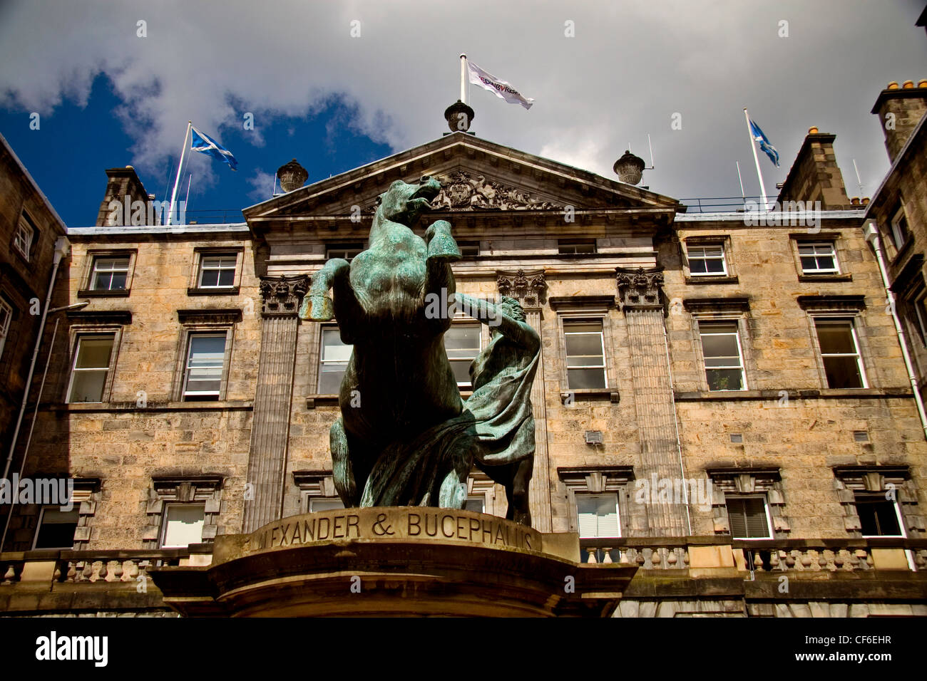 Una vista di fronte del City Chambers di Edimburgo. Foto Stock