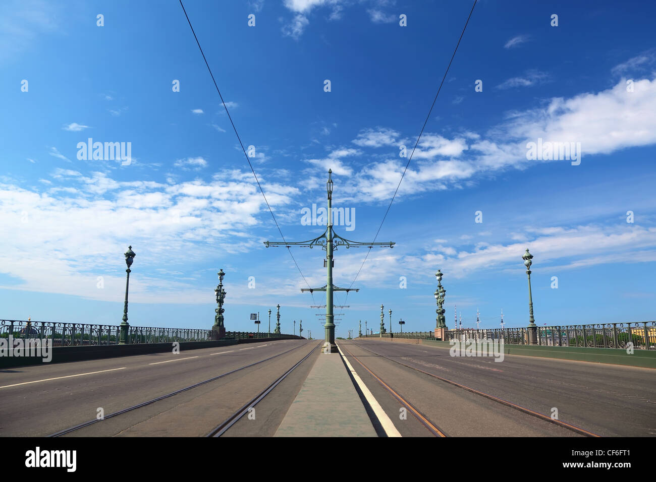 San Pietroburgo - 22 Maggio: Ponte Troitsky spento per la riparazione di asfalto il 22 maggio 2010 in San Pietroburgo , Russia. Foto Stock