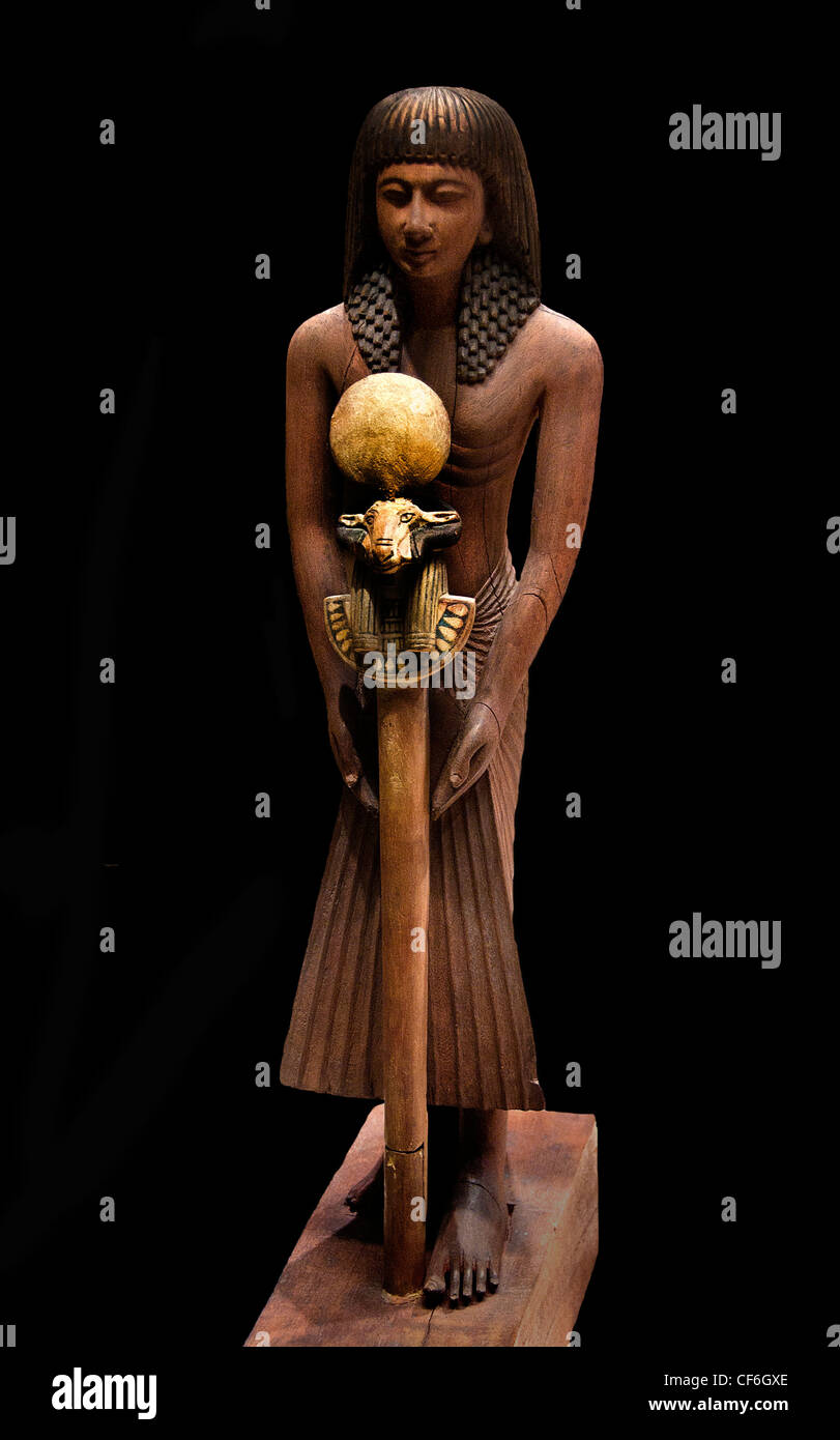 Portatore porta la testa di un ariete 1295 - 1069 a.C. Ramses Time Deir el-Medina a Tebe (l'odierna Luxor) Egitto egiziano, Museo del Louvre. Foto Stock