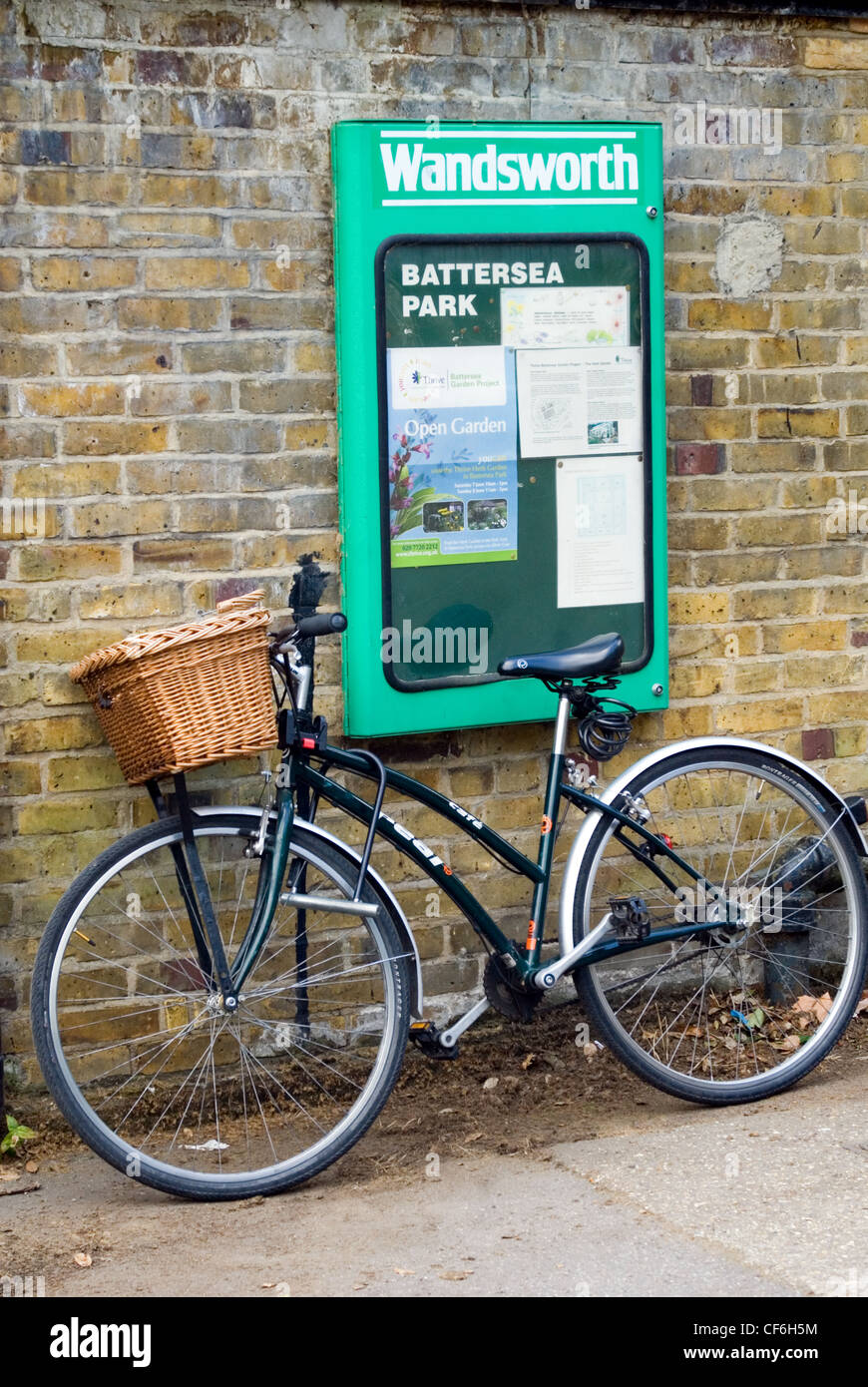 Parcheggio bici a Wandsworth Londra Foto Stock