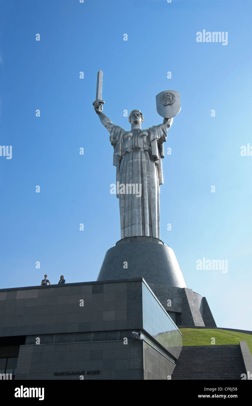 Patria statua - Rodina Mat e il Museo Nazionale della Guerra Kiev, Ucraina, l'Europa. Foto Stock