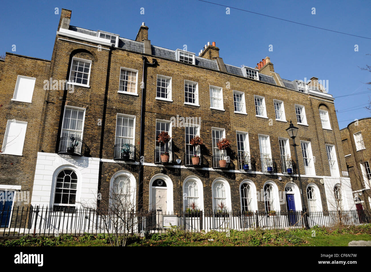 Duncan terrazza una fila di splendide case in stile georgiano, Islington Londra Inghilterra REGNO UNITO Foto Stock