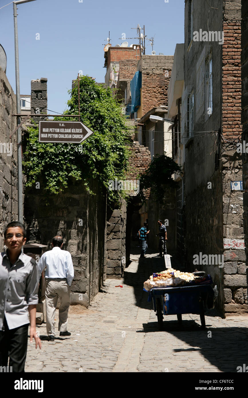 Street nel quartiere vecchio di Diyarbakir, sud-est della Turchia Foto Stock