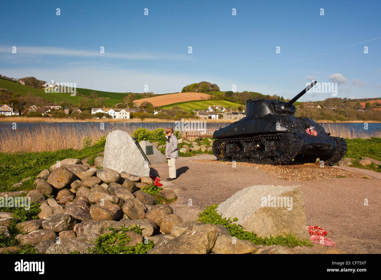 La storica American Sherman BB serbatoio recuperato dal Canale della Manica e ripristinato a Torcross nel South Devon, Inghilterra, Regno Unito Foto Stock