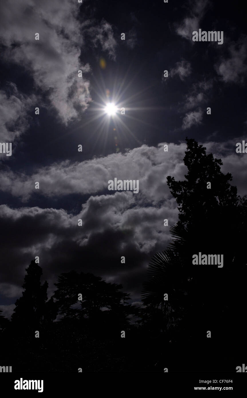 Chiaro di luna stella brillante effetto notte e nuvole dramma stupore la bellezza Foto Stock
