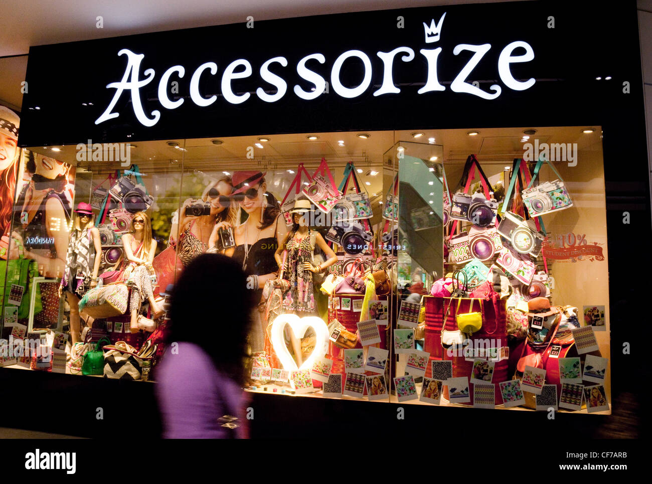 Accessorize uk immagini e fotografie stock ad alta risoluzione - Alamy