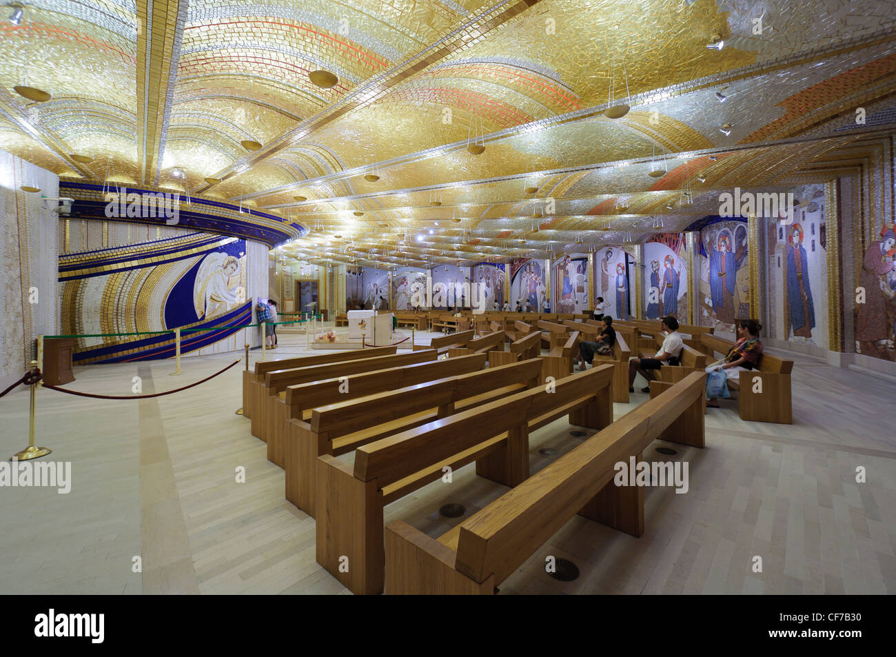 Le camere principali con i resti del santo. Santuario di San Pio da Pietrelcina a San Giovanni Rotondo in Puglia. L'Italia. Foto Stock