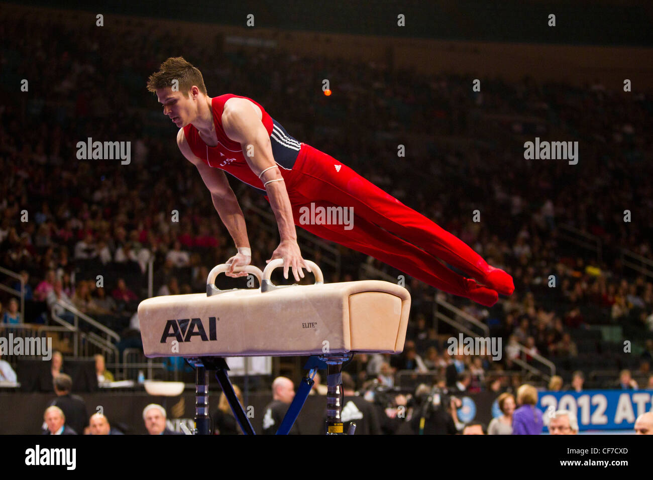 Chris Brooks (USA) compete in una mostra sul cavallo al 2012 American Cup ginnastica Foto Stock