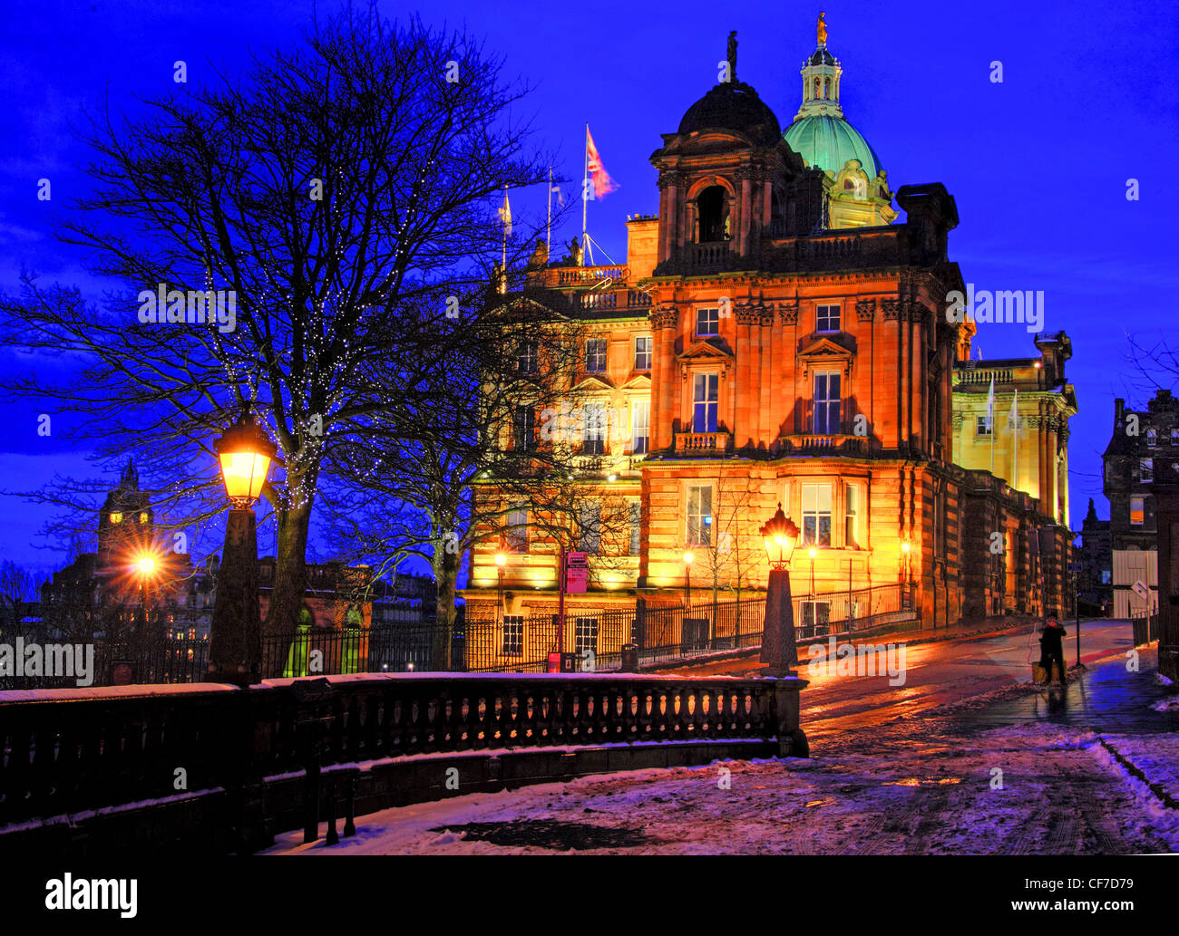 Crepuscolo presso la Bank of Scotland edificio, il tumulo, Edimburgo, Lothian in Scozia , NEL REGNO UNITO , in tempo gelido inverno, @Hotpixuk Foto Stock