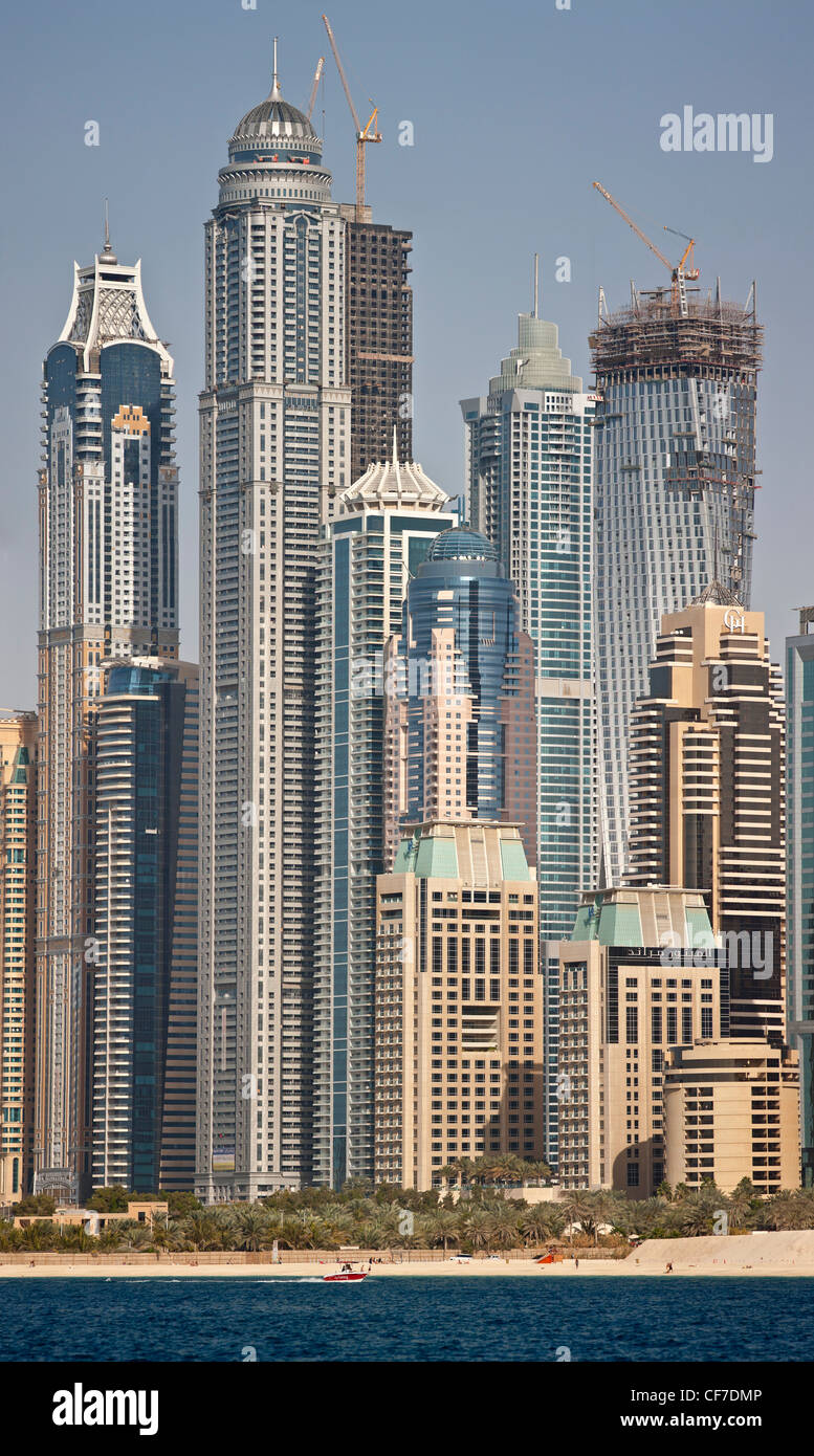 I grattacieli del 'Dubai Marina' area (Dubai - Emirati Arabi Uniti). Les gratte-ciel du quartier 'Dubai Marina". Dubai Foto Stock