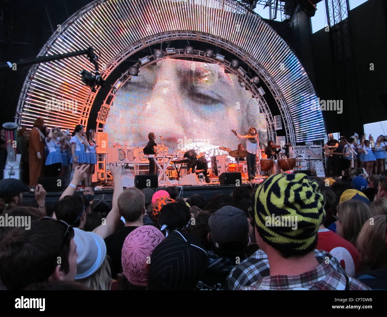 Folla di tifosi guardare i Flaming Lips in concerto a sasquatch Music Festival. Foto Stock