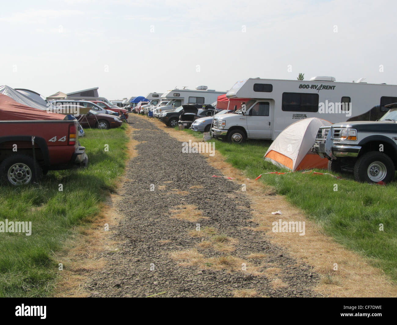 Campeggio a sasquatch Music Festival, automobili, RV, e una tenda. Foto Stock