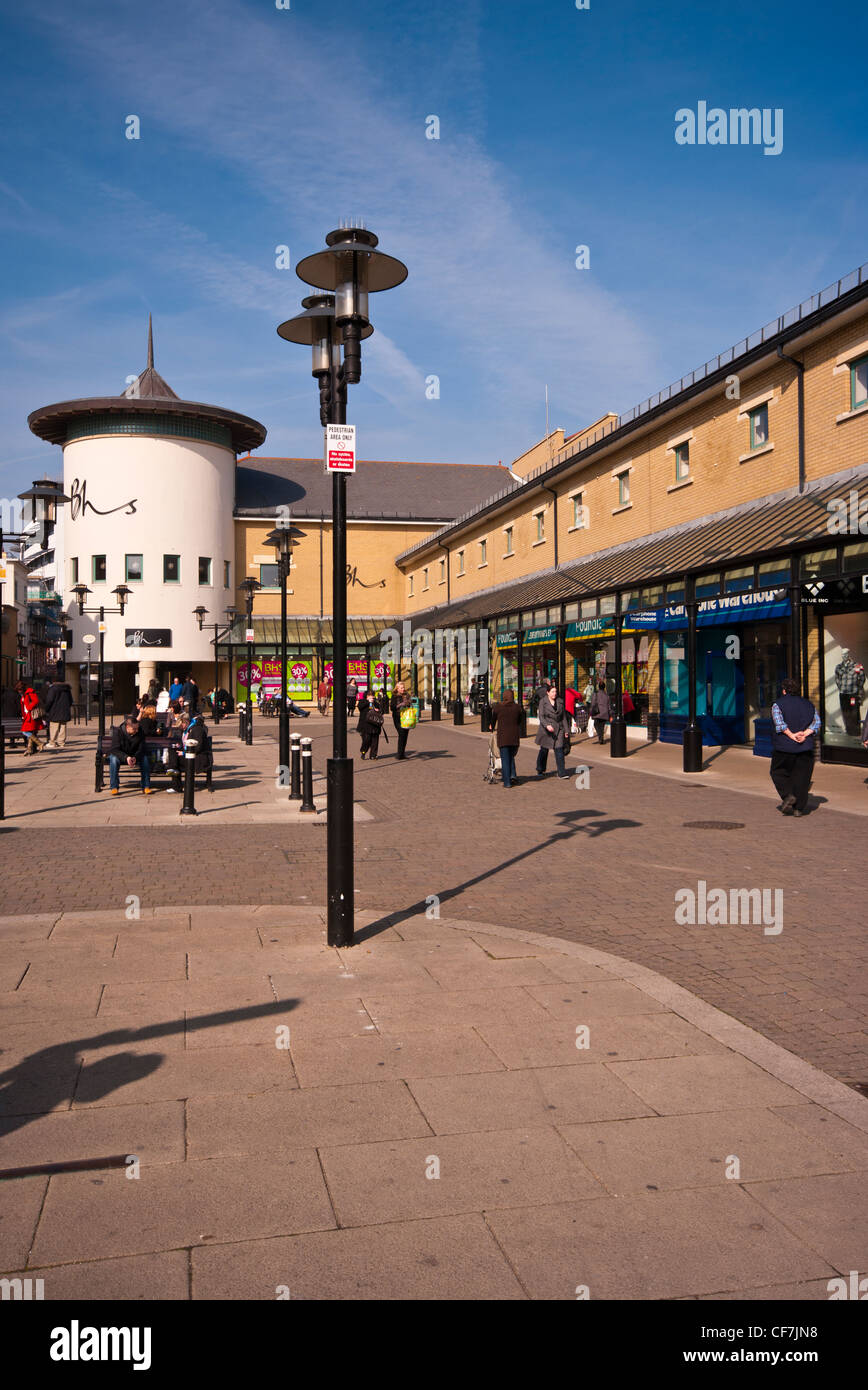 Priory Prato Centro Shopping Hastings East Sussex Regno Unito Centro Commerciale per lo Shopping Malls Precinct perimetro Foto Stock