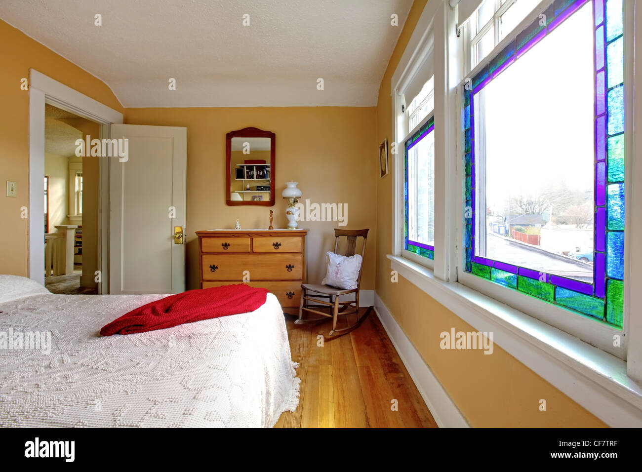 Inglese Vecchia Camera Da Letto Con Pareti Di Colore Giallo