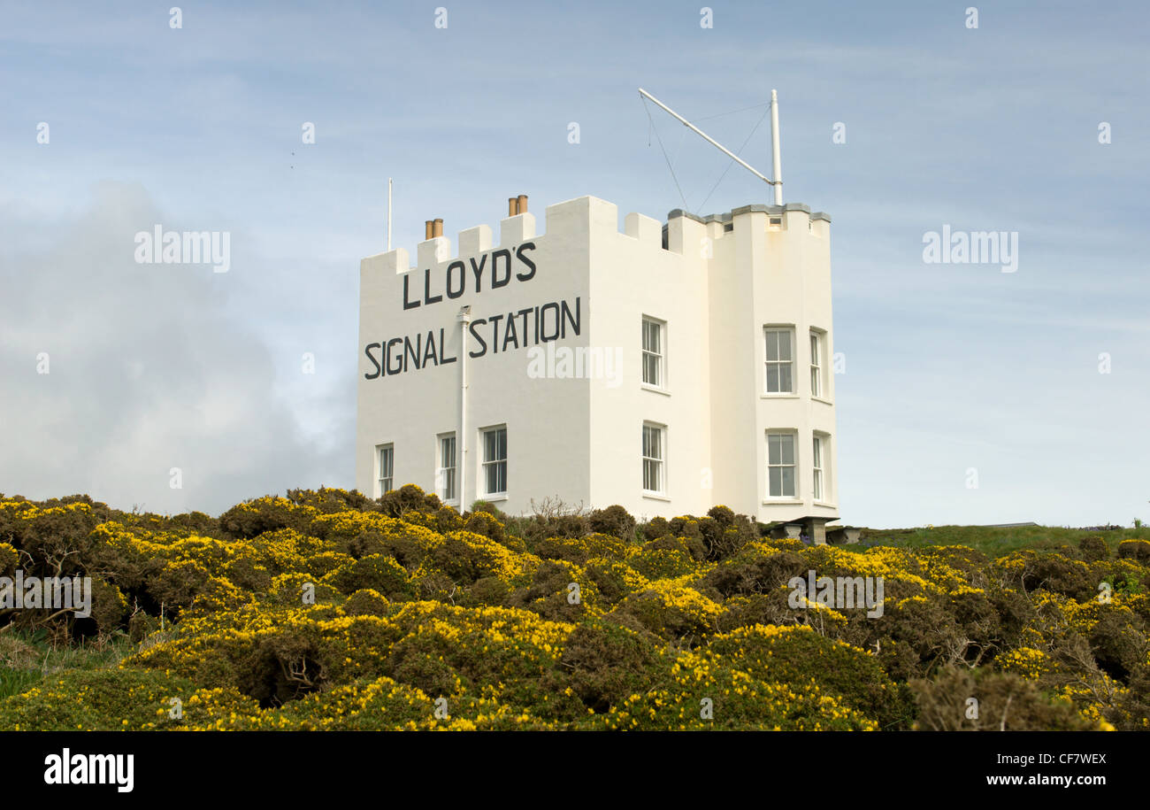 Segnale di Lloyds stazione vicino Lizard Point in Cornovaglia. La stazione è stata costruita nel 1901 ed è pensato per essere il più antico del suo genere Foto Stock