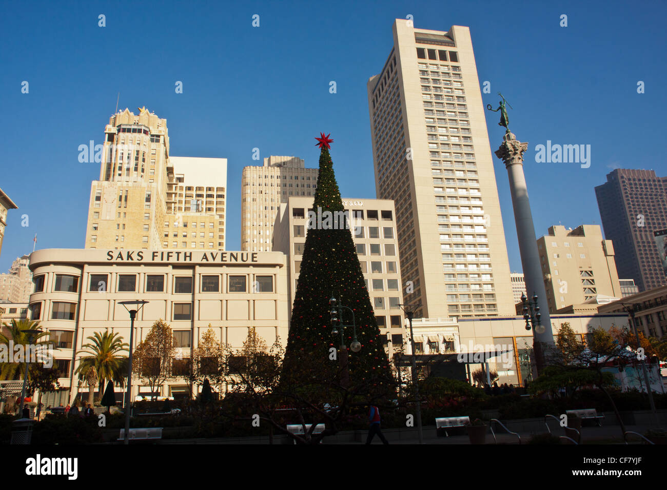 Saks Fifth Avenue in Union Square di San Francisco Stati Uniti.Tutto fatto con decorazioni di Natale per le vacanze. Foto Stock