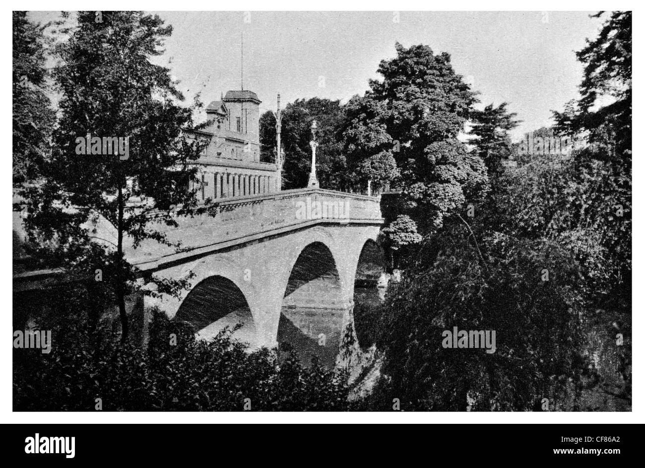 Leamington Victoria Bridge e Royal Pump Room Foto Stock