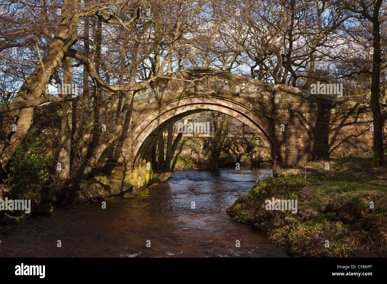 Cacciatori Sty Packhorse antico ponte sul fiume Esk a Westerdale, North Yorkshire Foto Stock