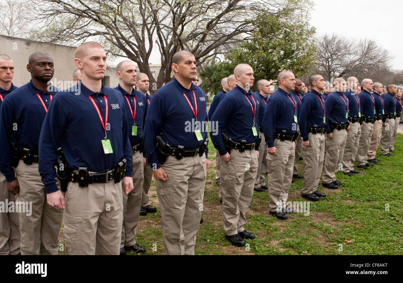 Gruppo del Texas Dipartimento della Pubblica Sicurezza le reclute di agente durante l esercizio di Austin in Texas Foto Stock