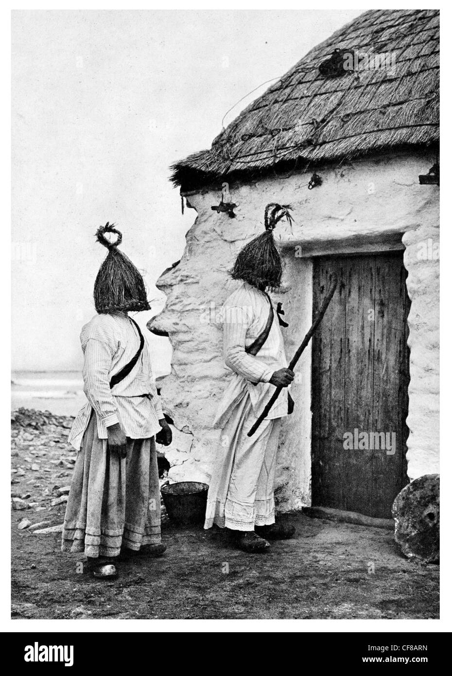 I terroristi irlandesi maschere di paglia 1927 Foto Stock