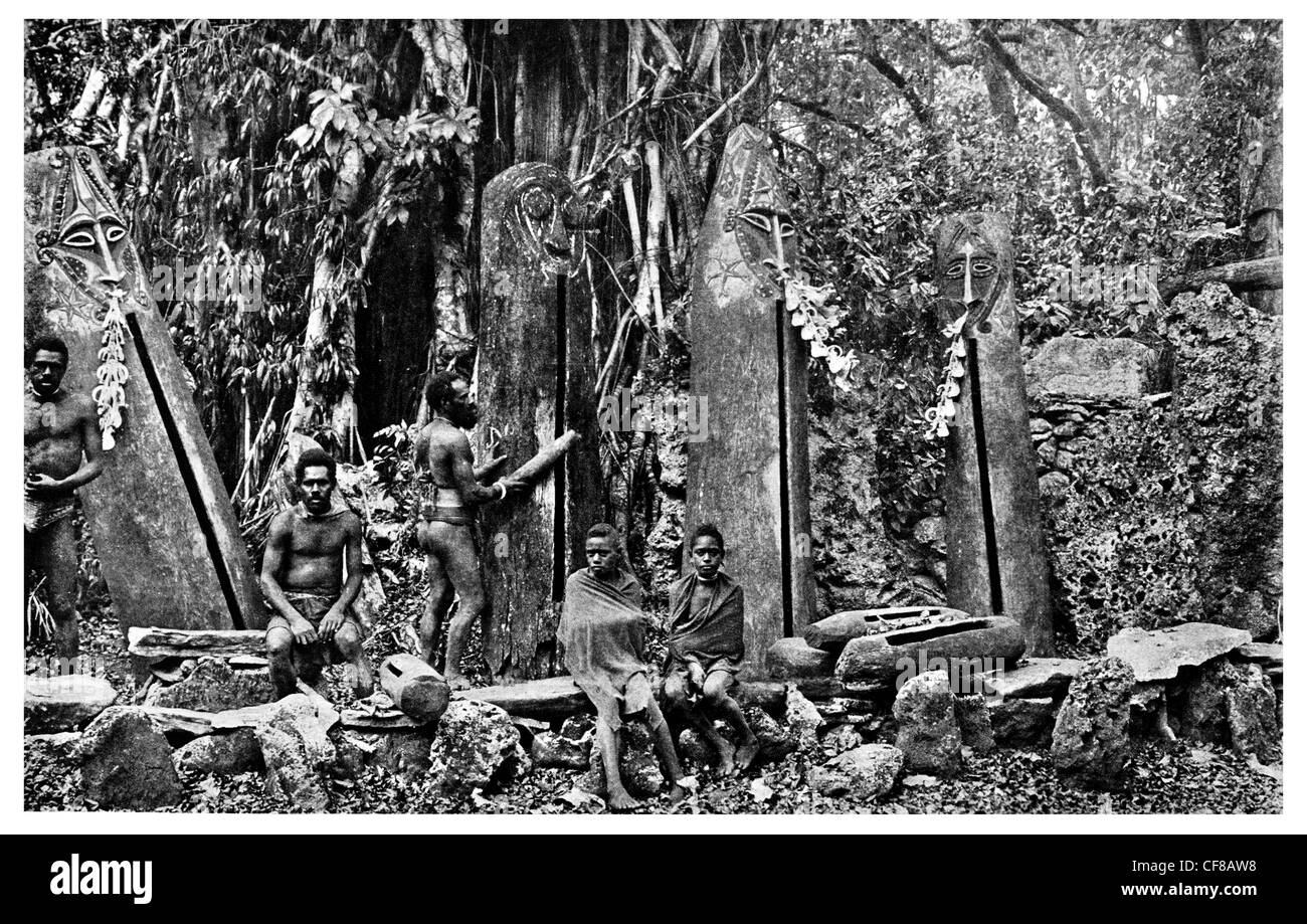 1927 tamburi cerimoniali Nuove Ebridi arcipelago del Pacifico del Sud Vanuatu Foto Stock
