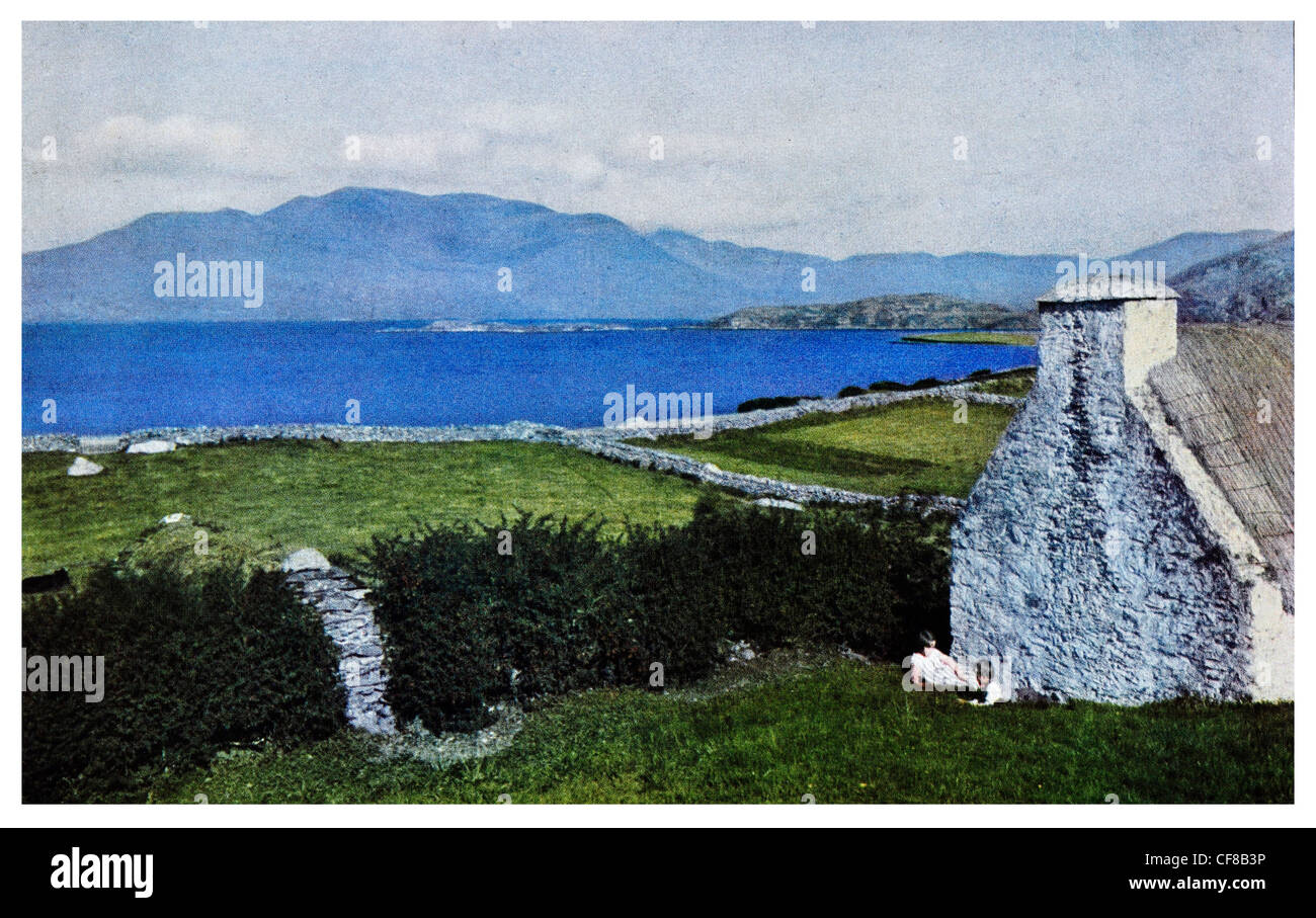 1927 Kerry Bawn na stucka montagne cottage in pietra in Irlanda Foto Stock 1927 Kerry Bawn na stucka montagne cottage in pietra in Irlanda Foto Stock
