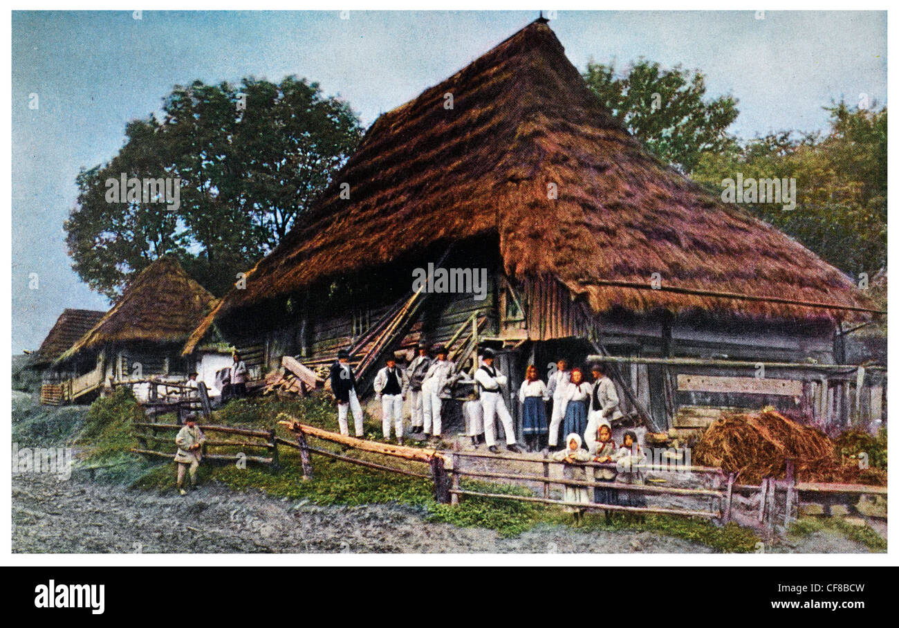 1927 paglia casa contadina in Volovec Ruthenia Cecoslovacchia. Foto Stock