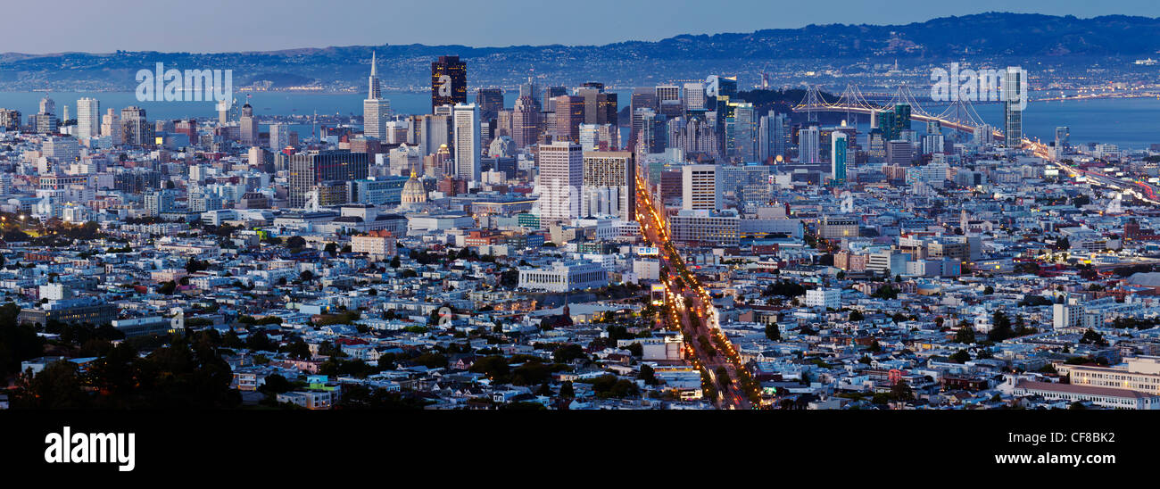 Skyline della città vista da Twin Peaks, San Francisco, California, Stati Uniti d'America Foto Stock