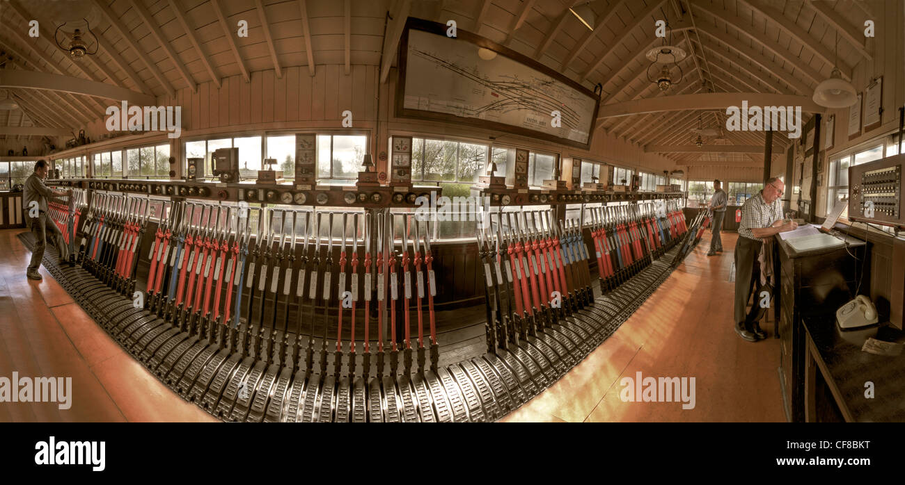 Interno della Exeter West casella segnale, si trasferì a Crewe Heritage Centre nel Cheshire, formalmente l'età ferroviarie Foto Stock