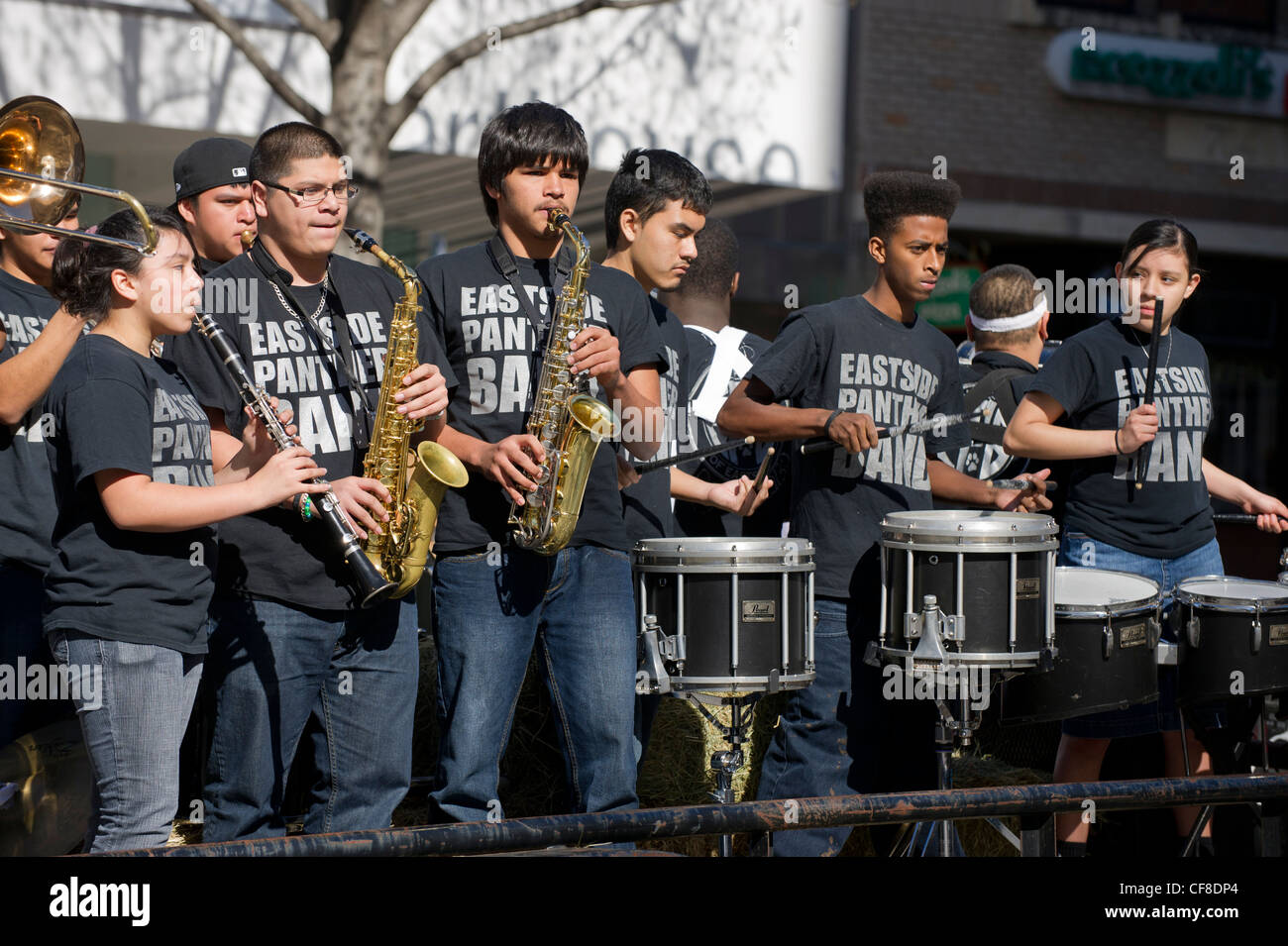 Multi-etnico Eastside Memorial High School band suona come il Texas il giorno di indipendenza il 2 marzo ad Austin in Texas Foto Stock