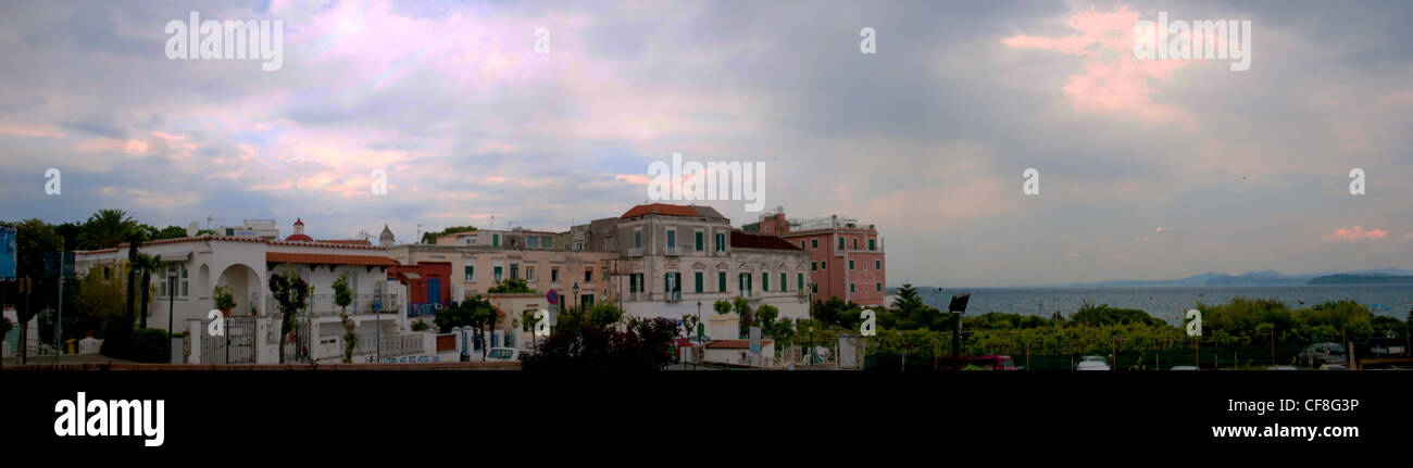 Vista panoramica del porto di Ischia, Napoli Foto Stock