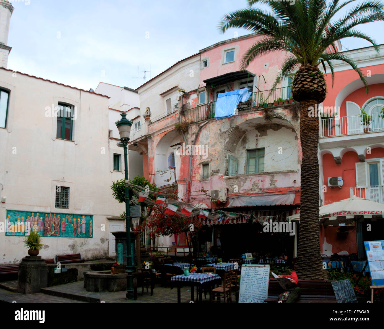 Street e un piccolo luogo di Ischia Ponte, Napoli Foto Stock