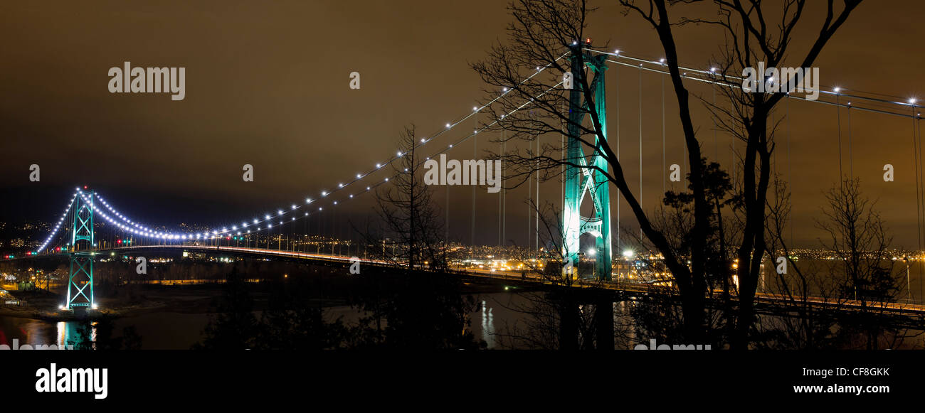 Ponte Lions Gate su Burrard ingresso in Vancouver BC Canada al panorama notturno Foto Stock