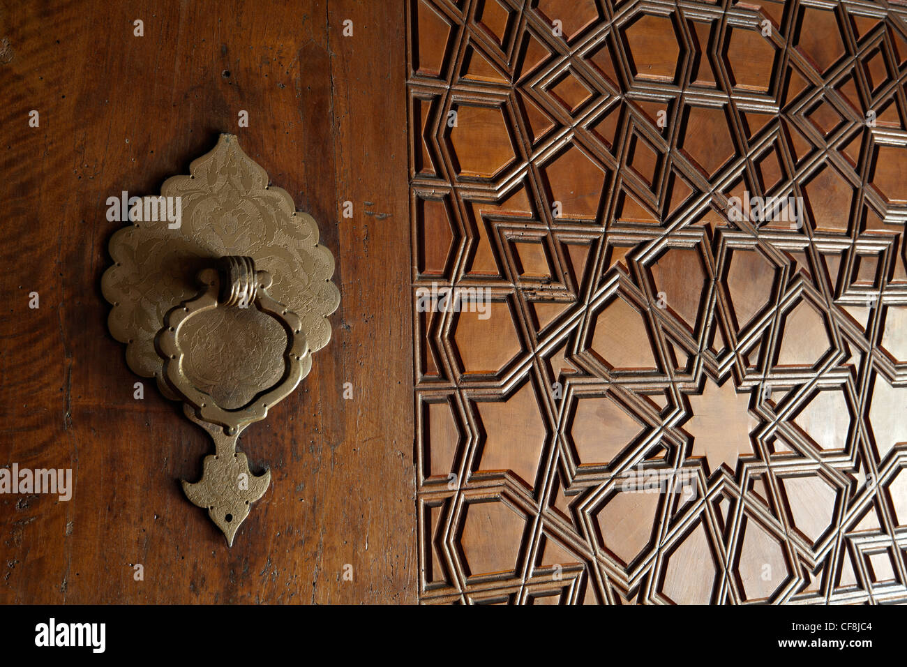 Maniglia della porta di legno in moschea Selimiye, Edirne, Turchia Foto Stock