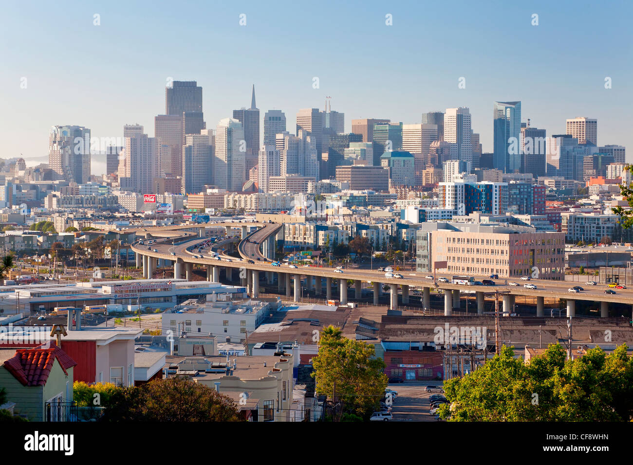 Skyline di San Francisco e grattacieli, l'autostrada I-280, San Francisco, California, Stati Uniti d'America Foto Stock