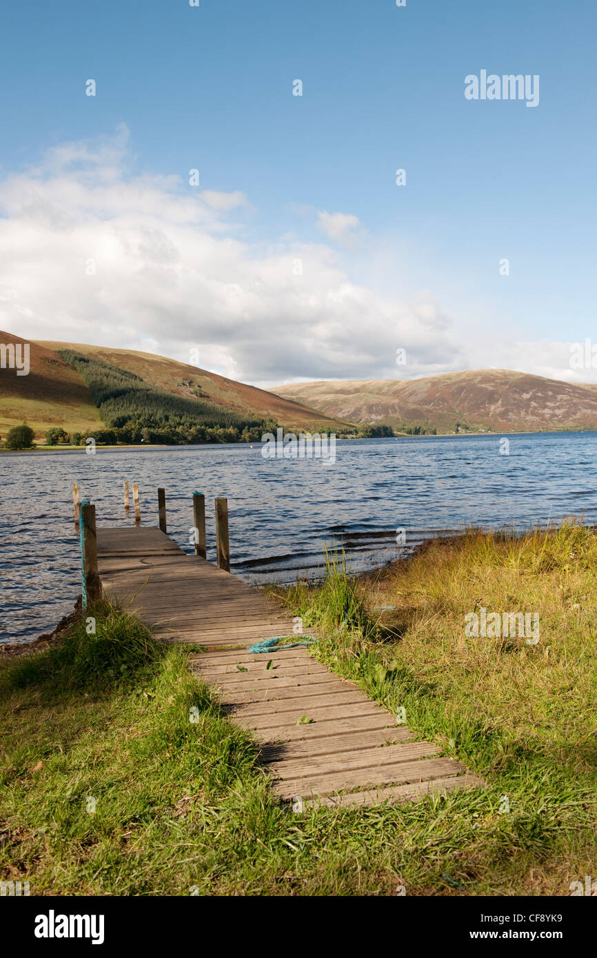 St Mary's Loch è il più grande lago naturale in Scottish Borders & prende il nome da una chiesa dedicata a Santa Maria che sorgeva Foto Stock