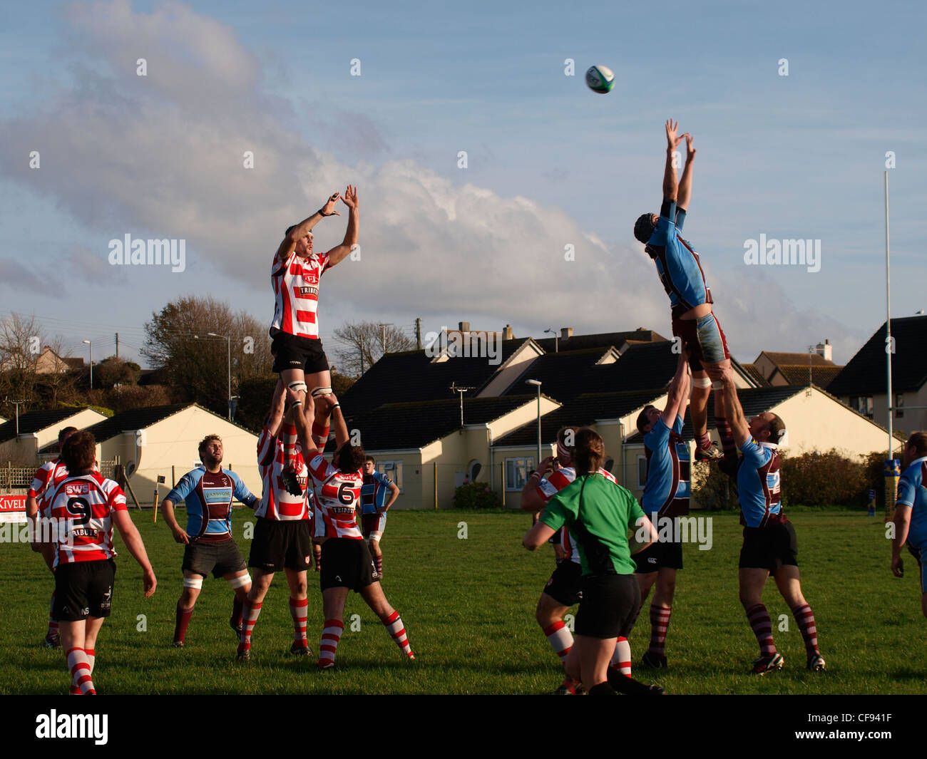 Rugby line out, Bude, Cornwall, Regno Unito Foto Stock