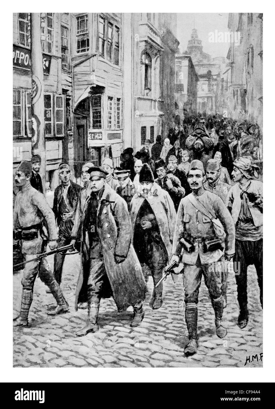 Il bulgaro di prigionieri di guerra POW hanno marciato attraverso Costantinopoli marzo catturato scorta militare officer via acciottolata Foto Stock