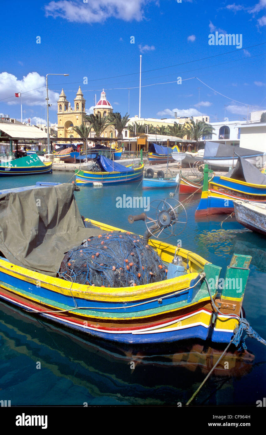 Malta, Marsaxlokk, porto, barche, acqua, viaggi, turismo Foto Stock