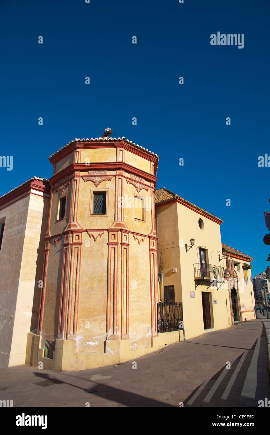 Pasillo de Santo Domingo riverside Street di fronte la Iglesia de Santo Domingo chiesa centrale di Malaga Andalusia Spagna Europa Foto Stock